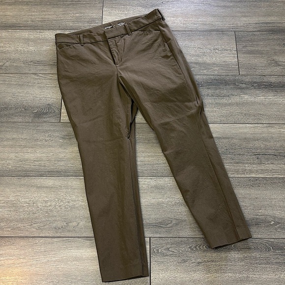 OLD NAVY • Olive High Waisted Pixie Pant - Picture 3 of 5